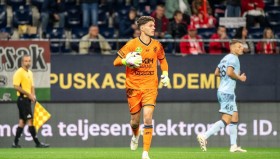 PG模拟器官方网站-法甲球员转会分析：引援逻辑与离队因素评估